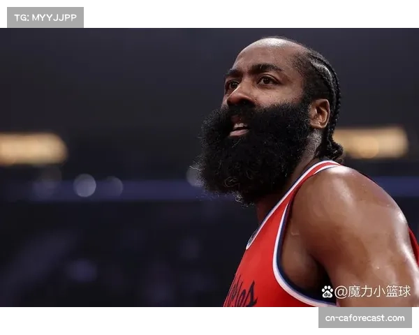 哈登首节手感火热精准投篮连连命中砍下14分助球队早早建立领先优势